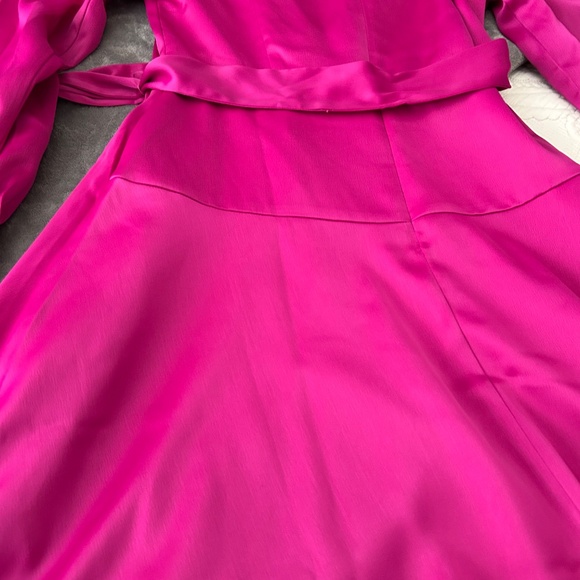 Shawl Collar Long Sleeve Satin Dress Vince Camuto - Picture 4 of 16